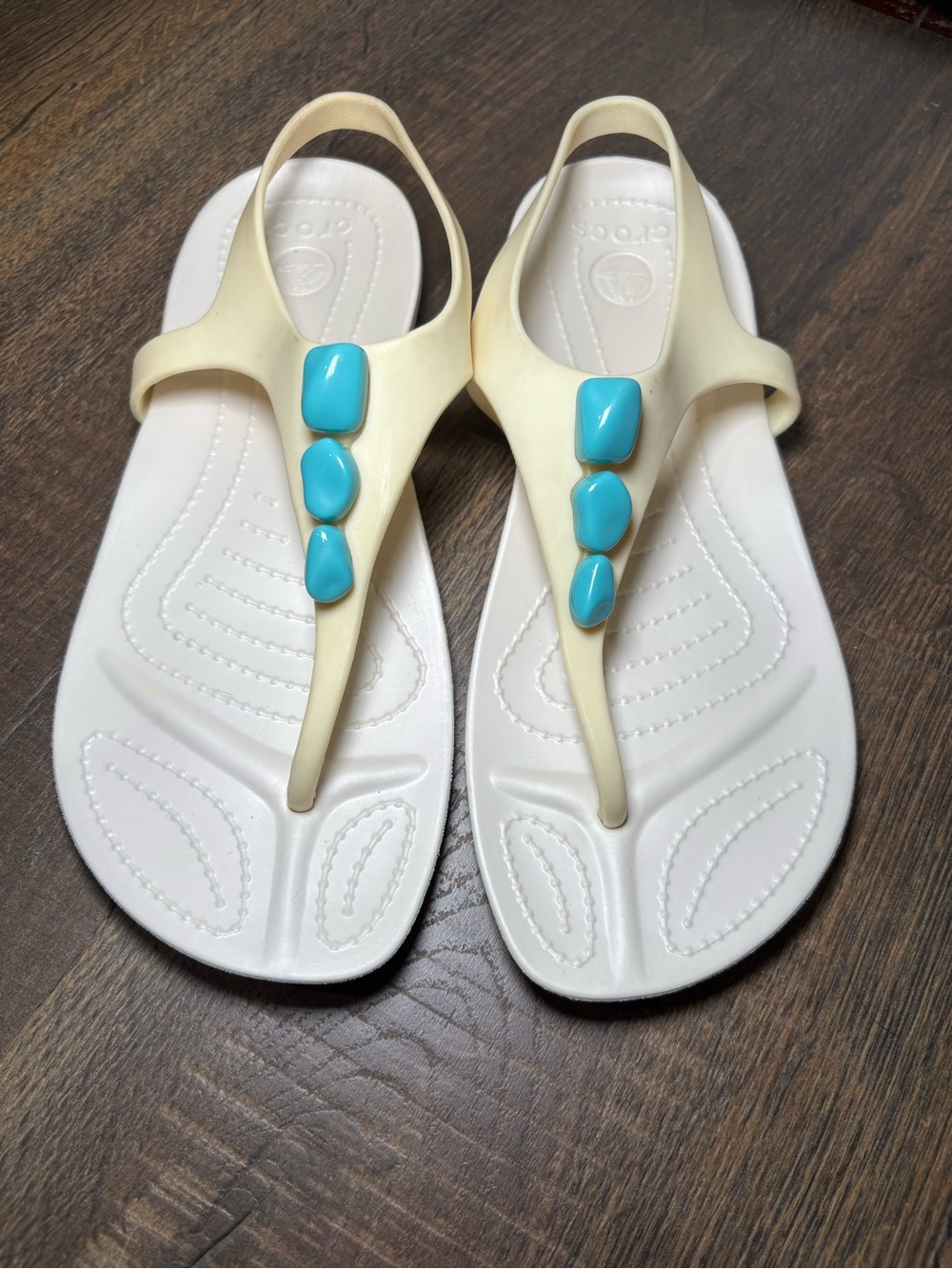 Crocs Sexi Aliana Sandals White Turquoise Embellished T-Strap Thong size 6